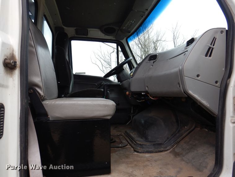 image for item JK9426 1998 Ford Louisville  crane truck