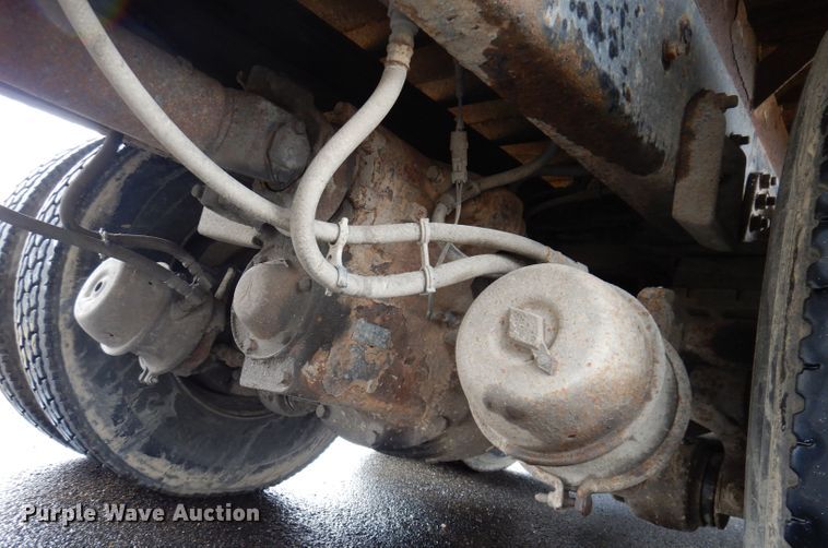 image for item JK9426 1998 Ford Louisville  crane truck