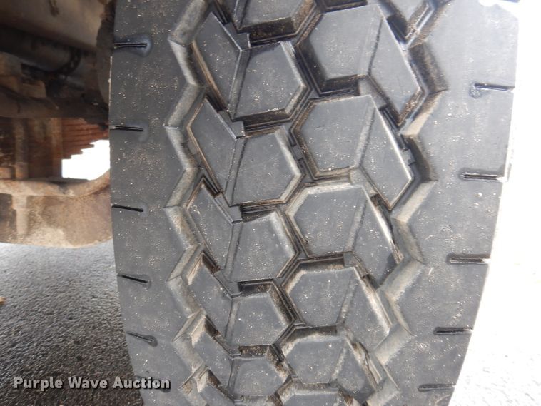 image for item JK9426 1998 Ford Louisville  crane truck