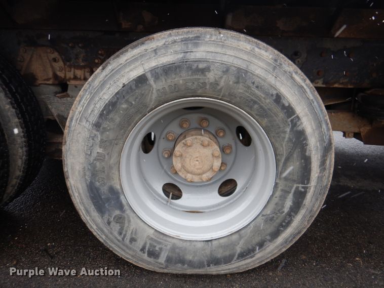 image for item JK9426 1998 Ford Louisville  crane truck