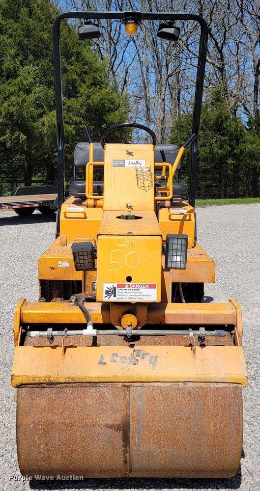 image for item JL9573 LeeBoy 400 Super  double drum vibratory roller