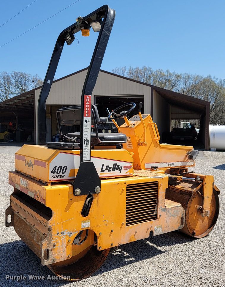 image for item JL9573 LeeBoy 400 Super  double drum vibratory roller