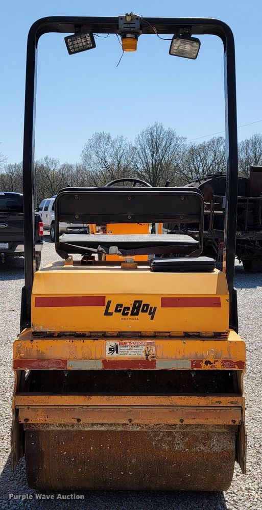 image for item JL9573 LeeBoy 400 Super  double drum vibratory roller