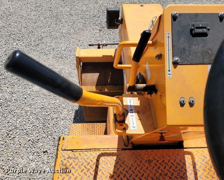 image for item JL9573 LeeBoy 400 Super  double drum vibratory roller