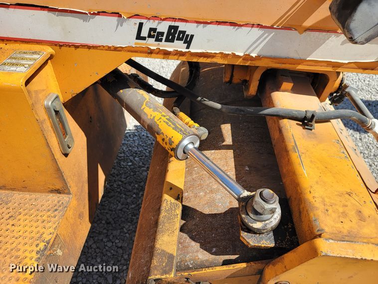 image for item JL9573 LeeBoy 400 Super  double drum vibratory roller