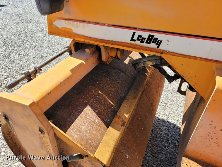 image for item JL9573 LeeBoy 400 Super  double drum vibratory roller