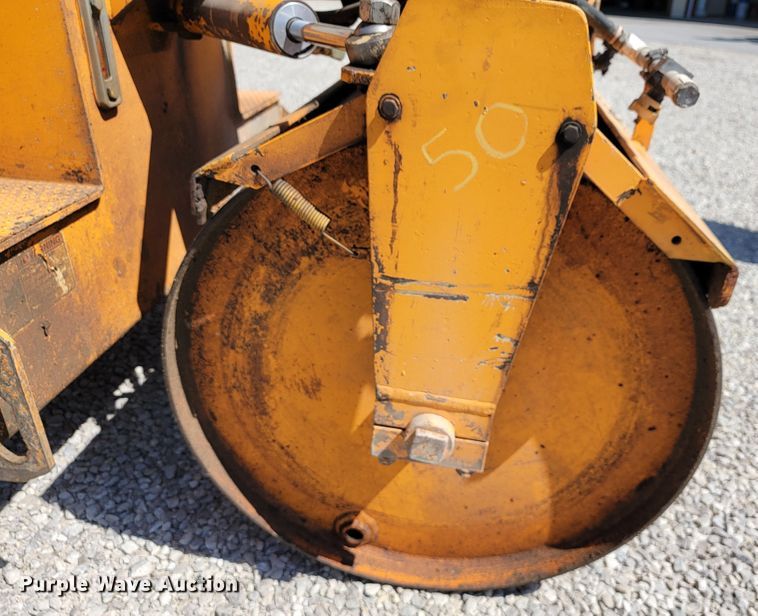 image for item JL9573 LeeBoy 400 Super  double drum vibratory roller