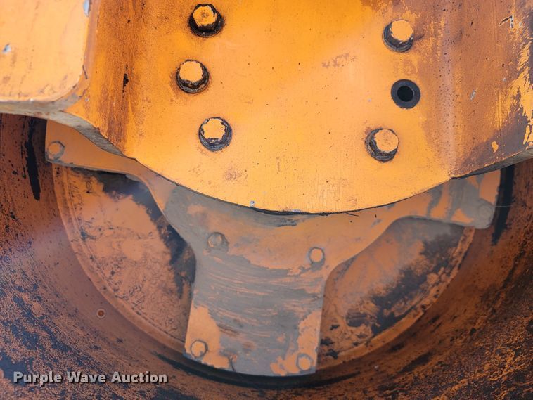 image for item JL9573 LeeBoy 400 Super  double drum vibratory roller