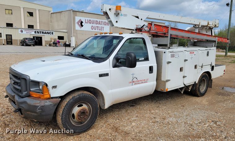 image for item JL9596 2002 Ford F350 Super Duty XL  bucket truck