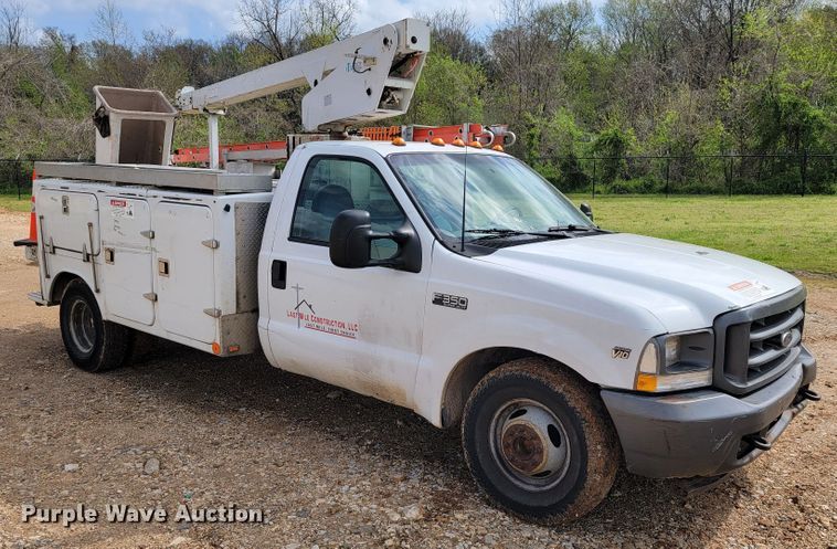 image for item JL9596 2002 Ford F350 Super Duty XL  bucket truck