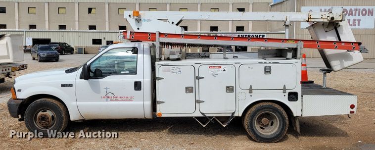 image for item JL9596 2002 Ford F350 Super Duty XL  bucket truck