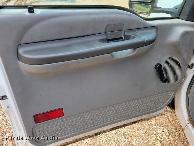 image for item JL9596 2002 Ford F350 Super Duty XL  bucket truck