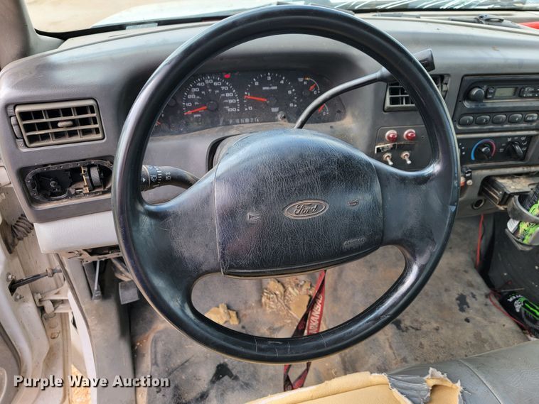 image for item JL9596 2002 Ford F350 Super Duty XL  bucket truck