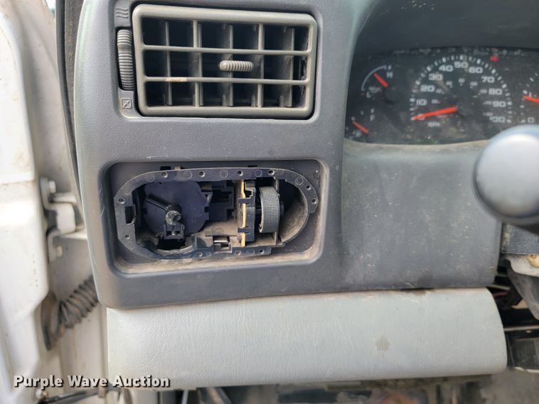 image for item JL9596 2002 Ford F350 Super Duty XL  bucket truck