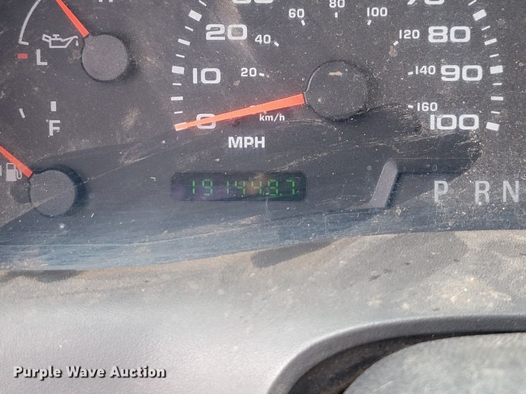 image for item JL9596 2002 Ford F350 Super Duty XL  bucket truck