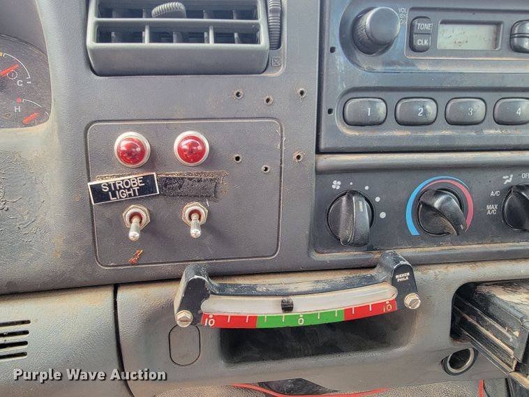 image for item JL9596 2002 Ford F350 Super Duty XL  bucket truck