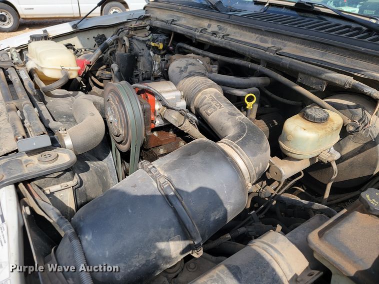 image for item JL9596 2002 Ford F350 Super Duty XL  bucket truck