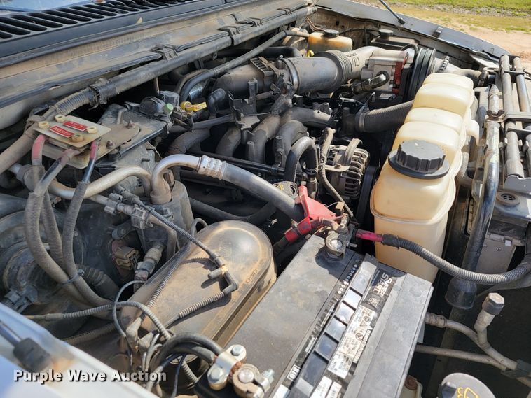 image for item JL9596 2002 Ford F350 Super Duty XL  bucket truck