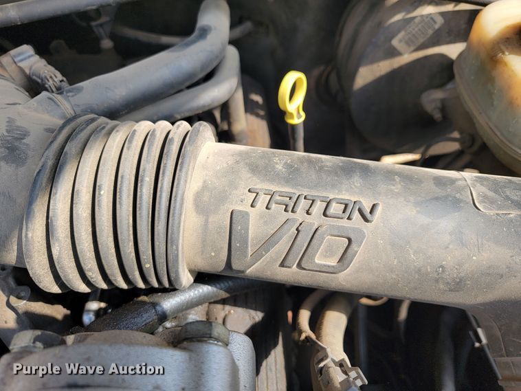 image for item JL9596 2002 Ford F350 Super Duty XL  bucket truck