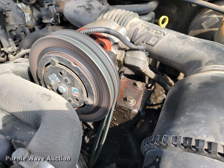 image for item JL9596 2002 Ford F350 Super Duty XL  bucket truck