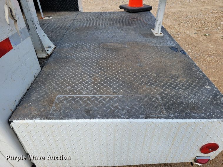 image for item JL9596 2002 Ford F350 Super Duty XL  bucket truck