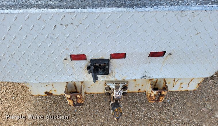 image for item JL9596 2002 Ford F350 Super Duty XL  bucket truck