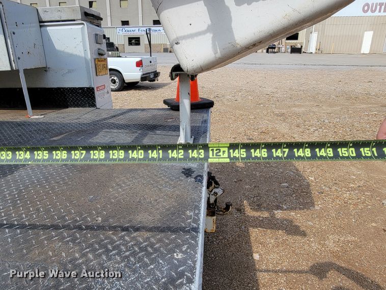 image for item JL9596 2002 Ford F350 Super Duty XL  bucket truck