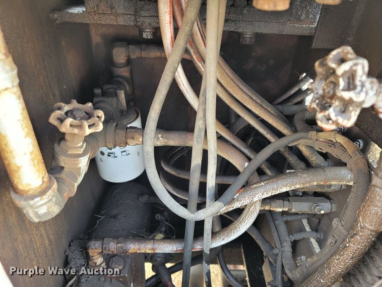 image for item JL9596 2002 Ford F350 Super Duty XL  bucket truck