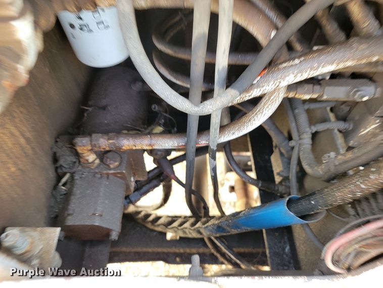 image for item JL9596 2002 Ford F350 Super Duty XL  bucket truck