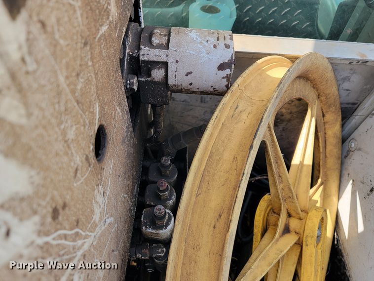 image for item JL9596 2002 Ford F350 Super Duty XL  bucket truck