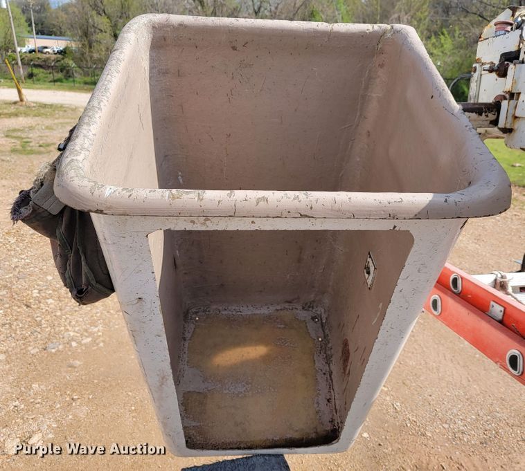 image for item JL9596 2002 Ford F350 Super Duty XL  bucket truck