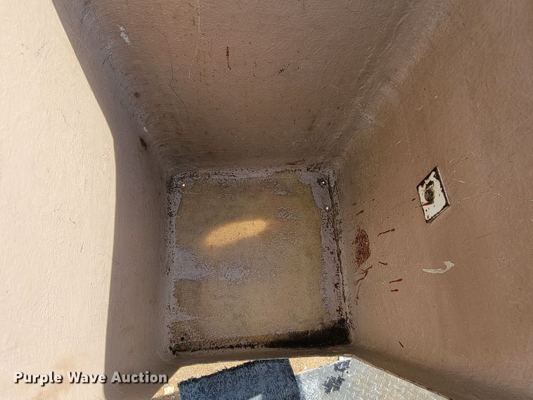 image for item JL9596 2002 Ford F350 Super Duty XL  bucket truck