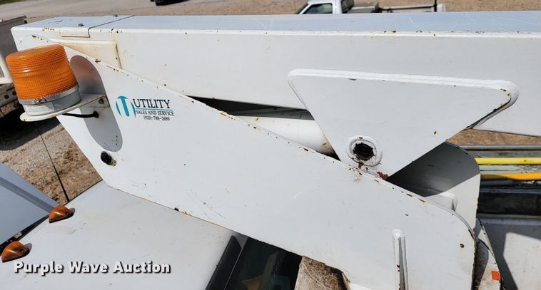 image for item JL9596 2002 Ford F350 Super Duty XL  bucket truck