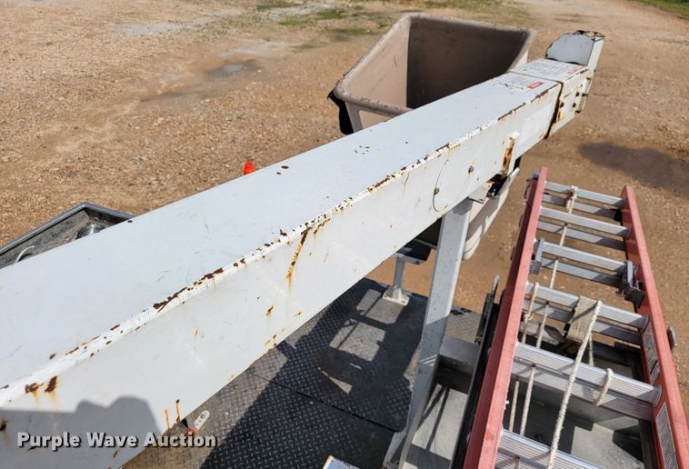 image for item JL9596 2002 Ford F350 Super Duty XL  bucket truck