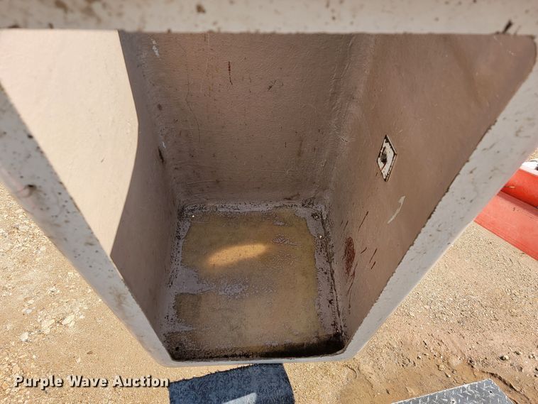 image for item JL9596 2002 Ford F350 Super Duty XL  bucket truck