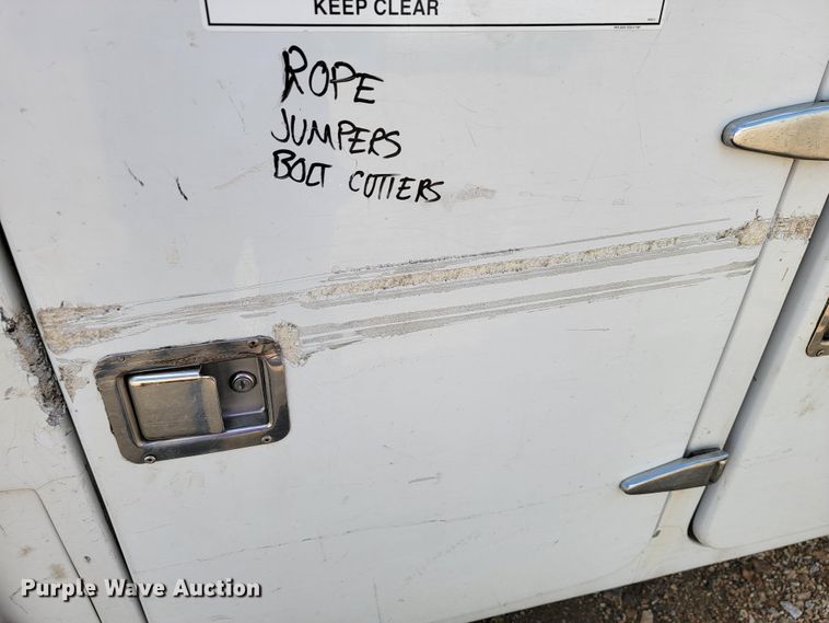 image for item JL9596 2002 Ford F350 Super Duty XL  bucket truck