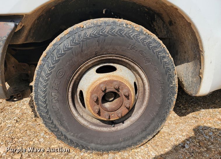 image for item JL9596 2002 Ford F350 Super Duty XL  bucket truck