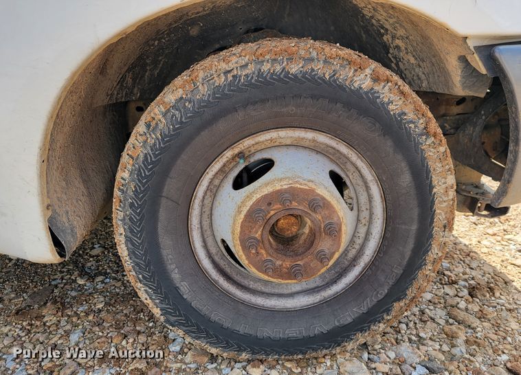 image for item JL9596 2002 Ford F350 Super Duty XL  bucket truck