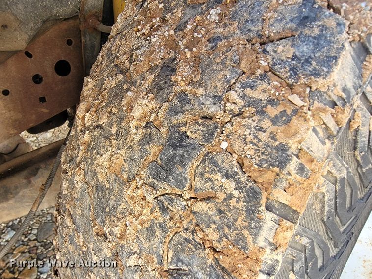 image for item JL9596 2002 Ford F350 Super Duty XL  bucket truck