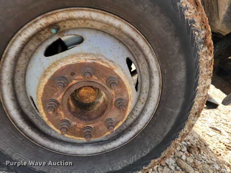 image for item JL9596 2002 Ford F350 Super Duty XL  bucket truck