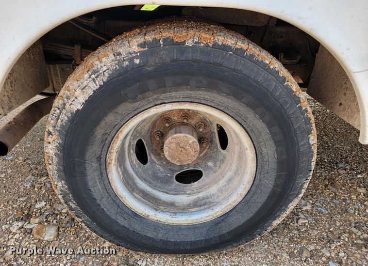 image for item JL9596 2002 Ford F350 Super Duty XL  bucket truck