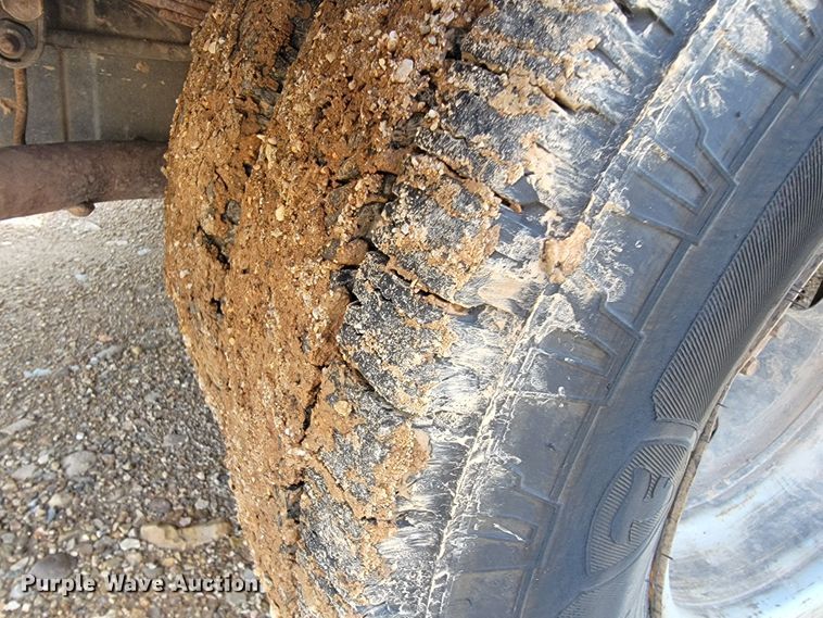 image for item JL9596 2002 Ford F350 Super Duty XL  bucket truck