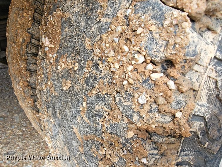 image for item JL9596 2002 Ford F350 Super Duty XL  bucket truck