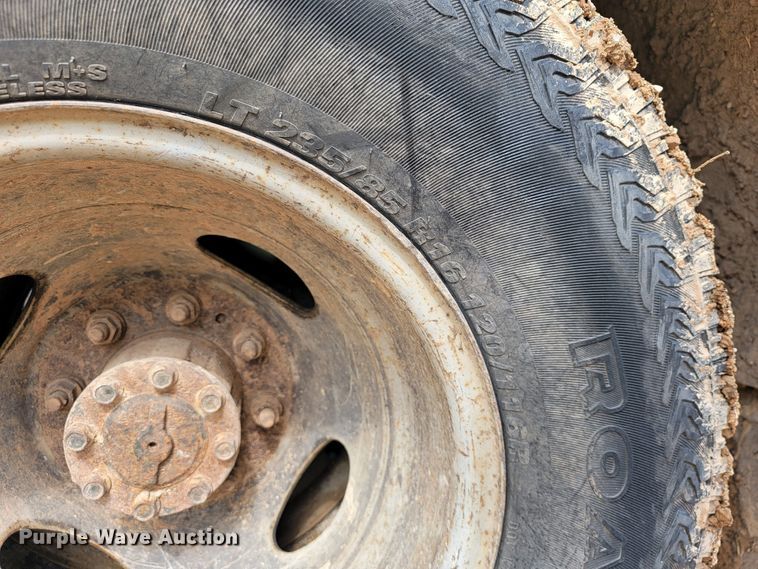 image for item JL9596 2002 Ford F350 Super Duty XL  bucket truck