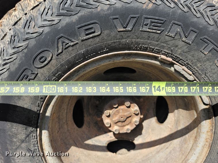 image for item JL9596 2002 Ford F350 Super Duty XL  bucket truck