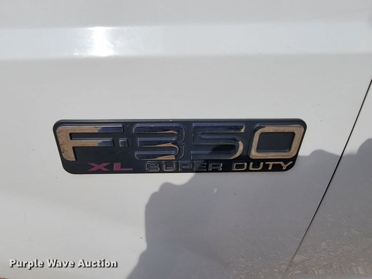 image for item JL9596 2002 Ford F350 Super Duty XL  bucket truck