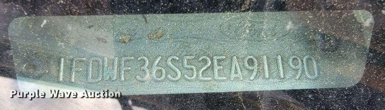 image for item JL9596 2002 Ford F350 Super Duty XL  bucket truck