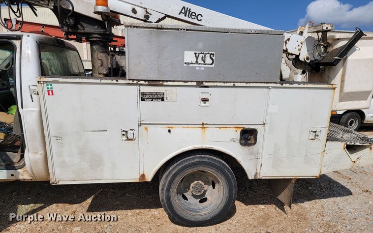 image for item JL9597 1999 Ford F450 Super Duty  bucket truck