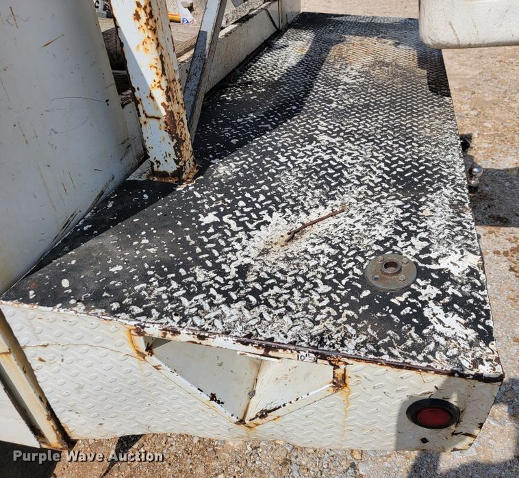 image for item JL9597 1999 Ford F450 Super Duty  bucket truck