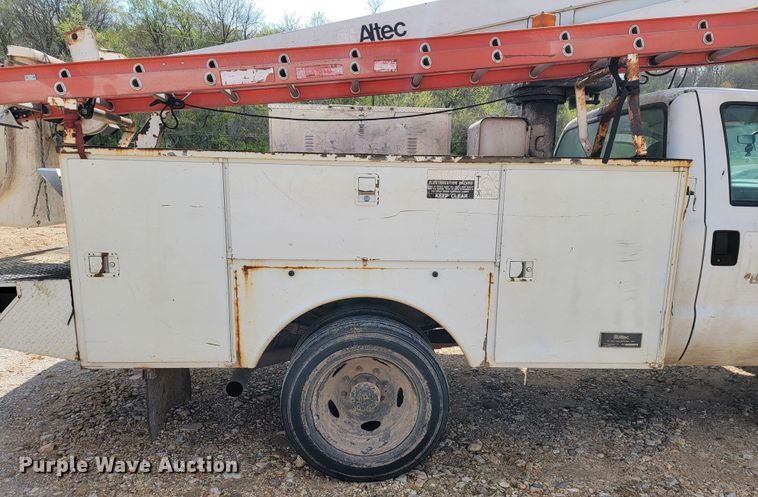image for item JL9597 1999 Ford F450 Super Duty  bucket truck